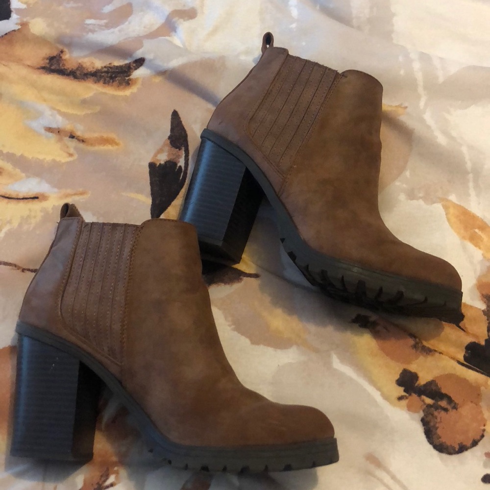 Sam and Libby brown boots